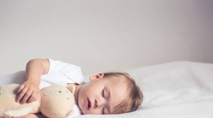 Bébé-ne-dort-pas-conseils-et-méthodes-douces-pour-endormir-bébé