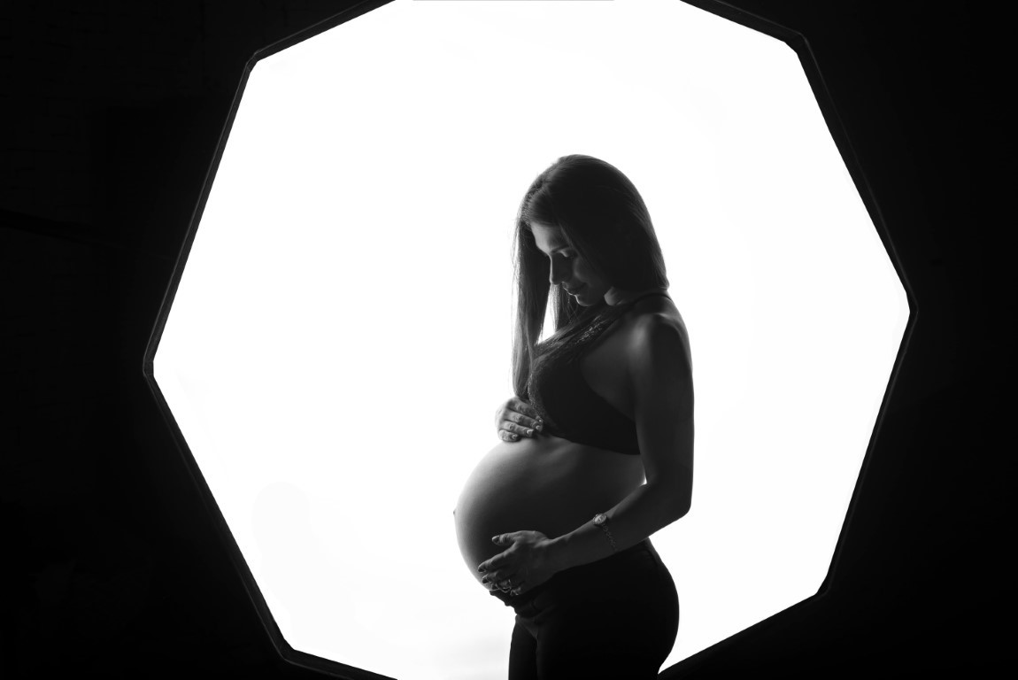 photos studio femme enceinte