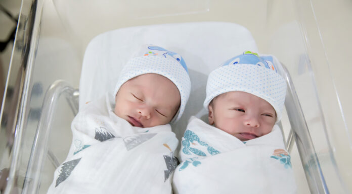 Jumeaux  ce lien si spécial qu’ils entretiennent avant même d’être nés !