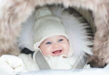 bébé d'une naissance en hiver