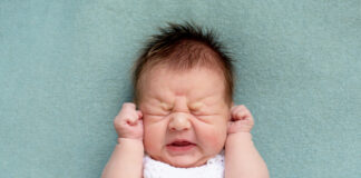 Bébés et émotions  comprendre les premières émotions et réactions des tout-petits