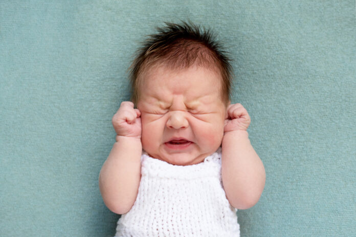 Bébés et émotions  comprendre les premières émotions et réactions des tout-petits