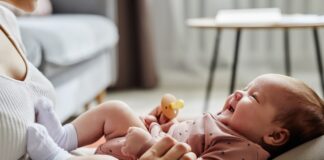 Développement du bébé mois par mois, à quoi s’attendre la première année 